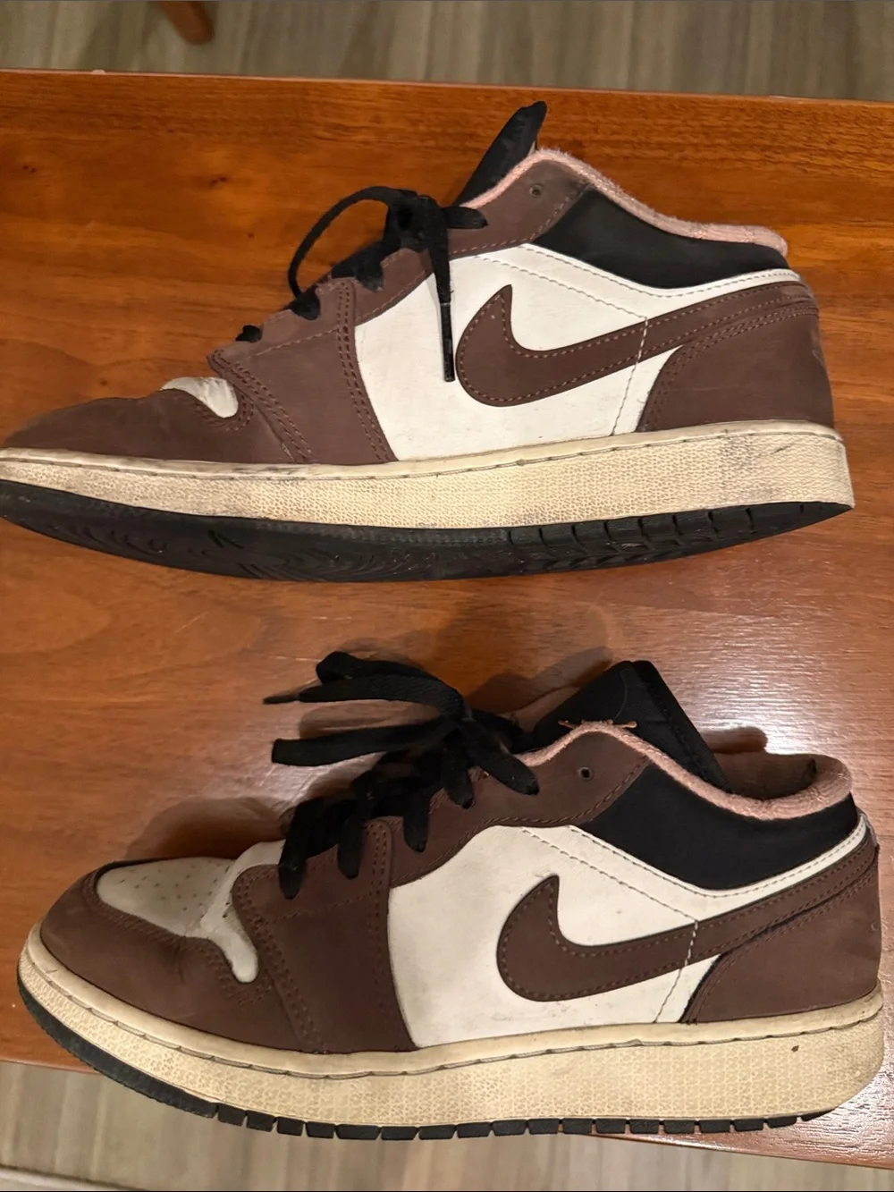 Nike Youth Low-Top Sneakers in Brown and White